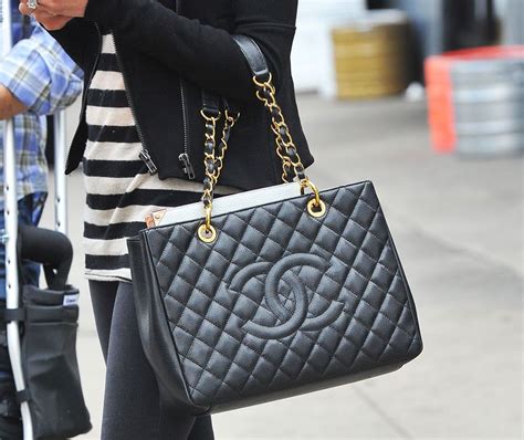 bolsos de marca chanel|chanel tote bag price 2023.